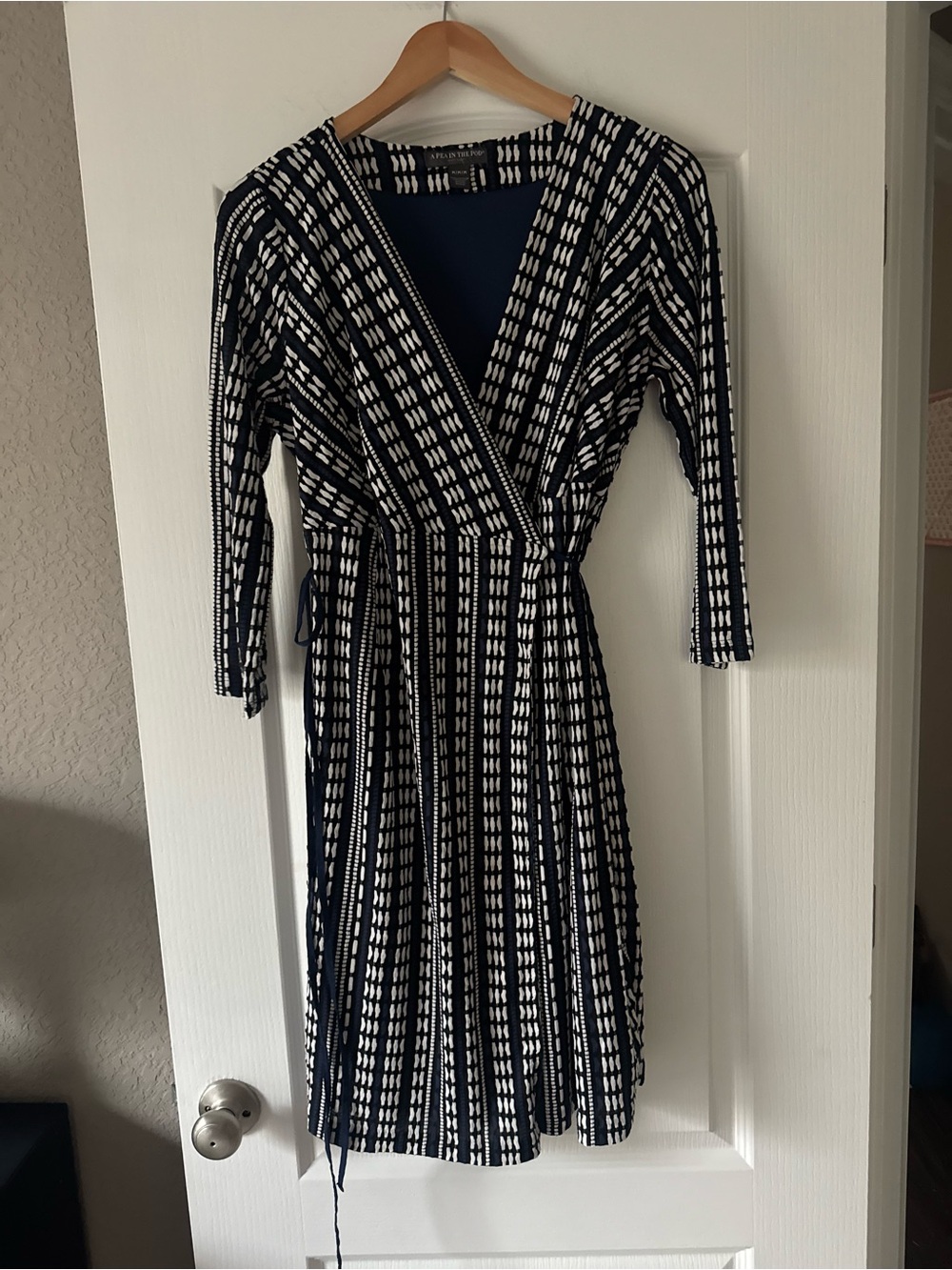 A Pea In the Pod Maternity Dress- Medium